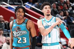 开云APP-爵士客场胜魔术，东部垫底球队难敌