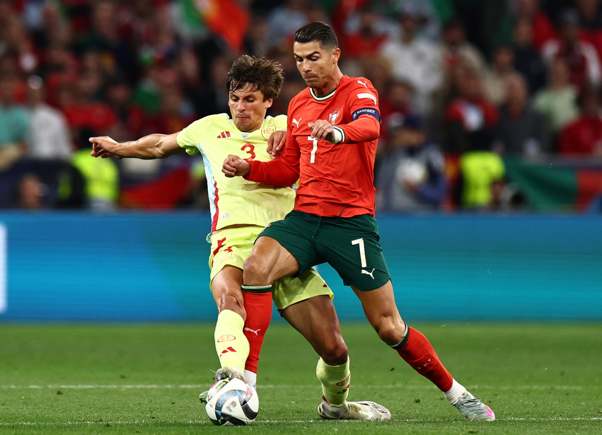 关于葡萄牙球员荣获欧洲联赛金球奖，实力超群的信息