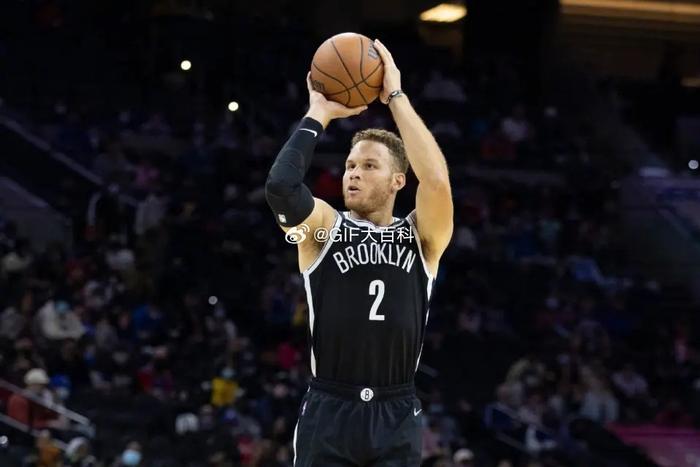 活塞大胜雄鹿，取得关键胜利