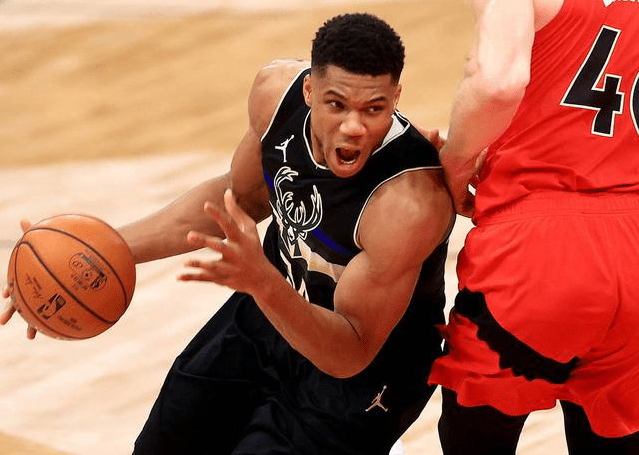 雄鹿客场击败黄蜂，豪取九连胜