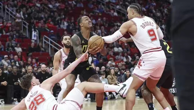 猛龙大胜步行者，范弗利特全面发威