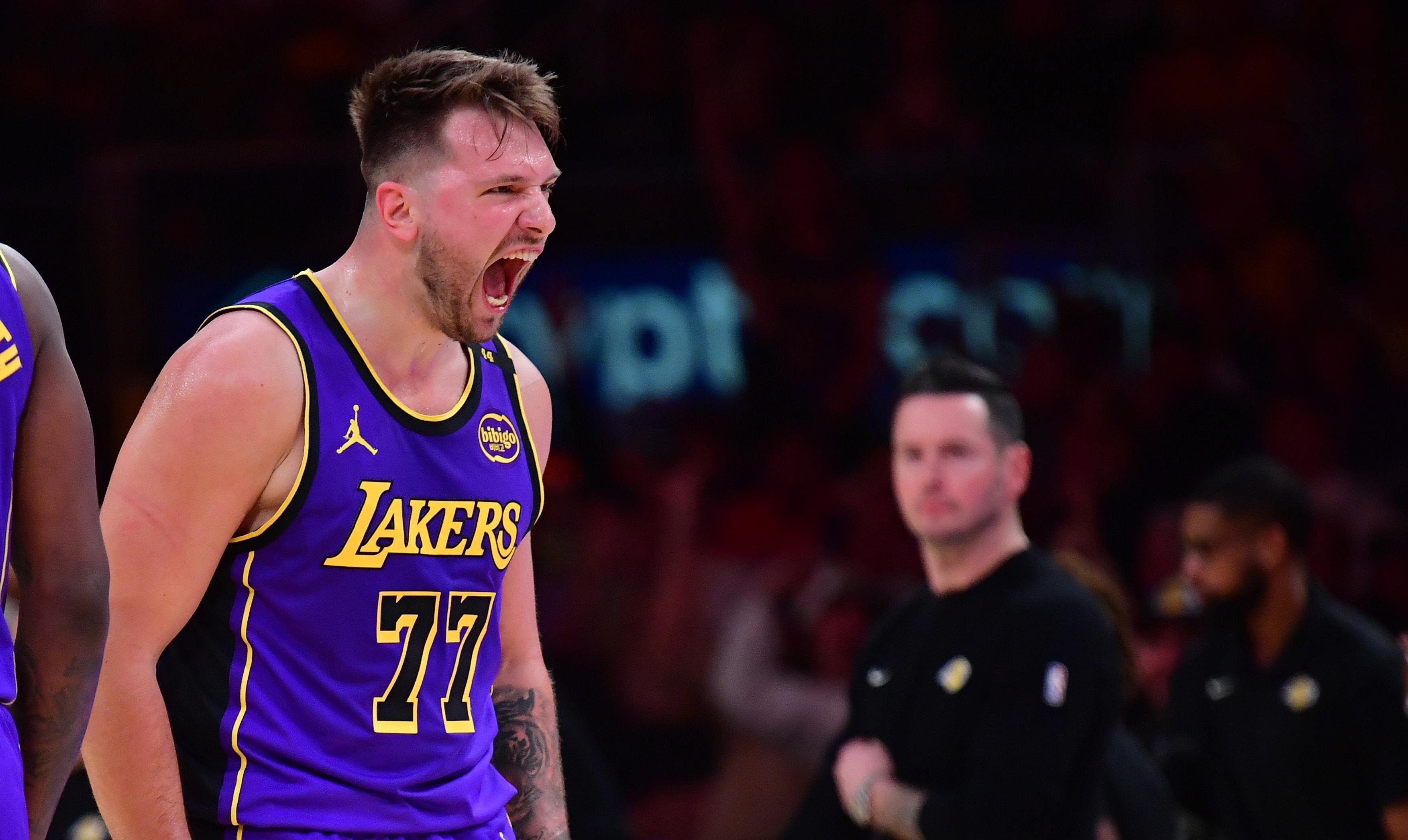 湖人击败火箭，取得季后赛第一胜